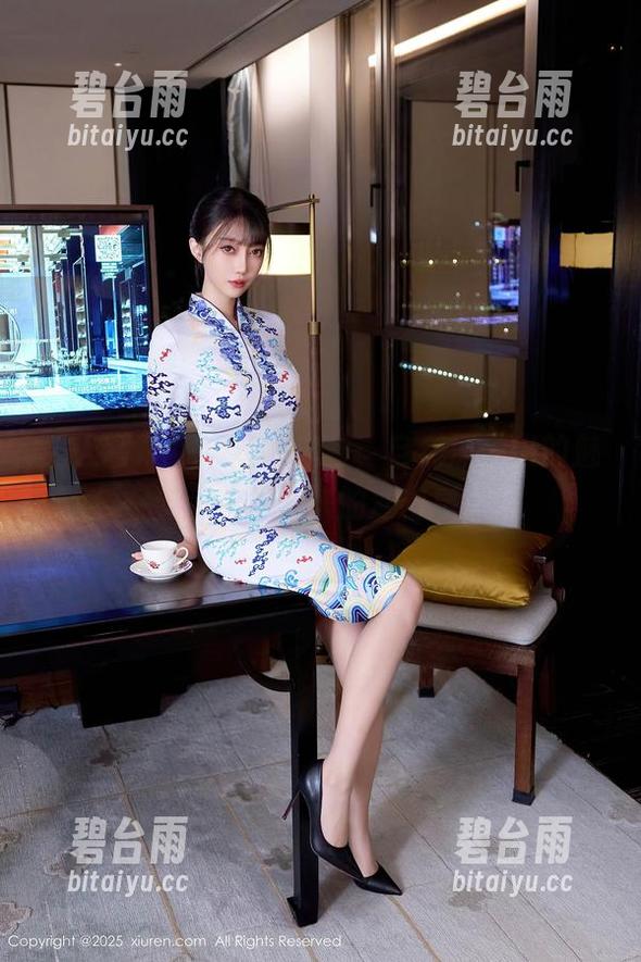 秀人网 - 小逗逗的肉丝，自然流露出的魅惑和美图带来的冲击感。