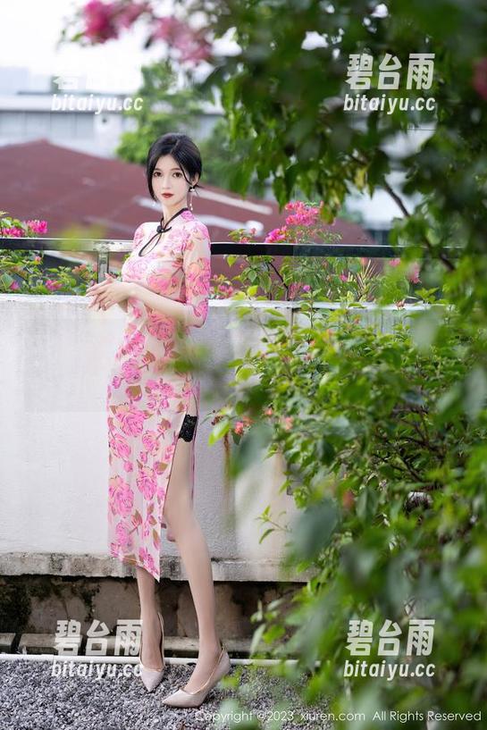 秀人网 - 图册快乐趴：跟着陈思琪的棉袜去冒险，除了袜子还有啥呢？