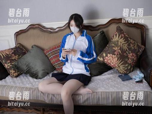 紧急企划 - 见希校服图集：随便一拍都是课间十分钟的小确幸，真让人怀念。