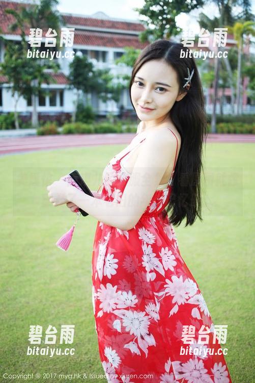美媛馆 - 唐琪儿的校服全集，看原图就像翻开了一本老旧的年少记忆册。