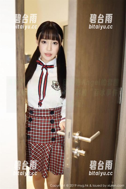美媛馆 - 泳池趣事，田芯娜Angel的套图：我和水瓶的爱恨交织，科普“吞水事件”，分享给你们！