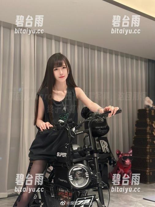 腐团儿Ikaros的王者荣耀写真，这回荆轲终于不打NPC了！
