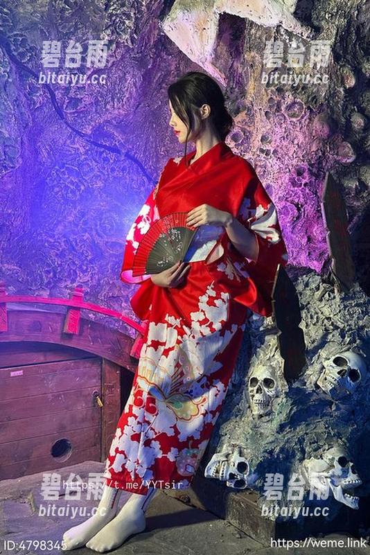 微密圈 - 套图宝典：轩子巨二兔的水手服，能不能把海浪拍得更有张力？