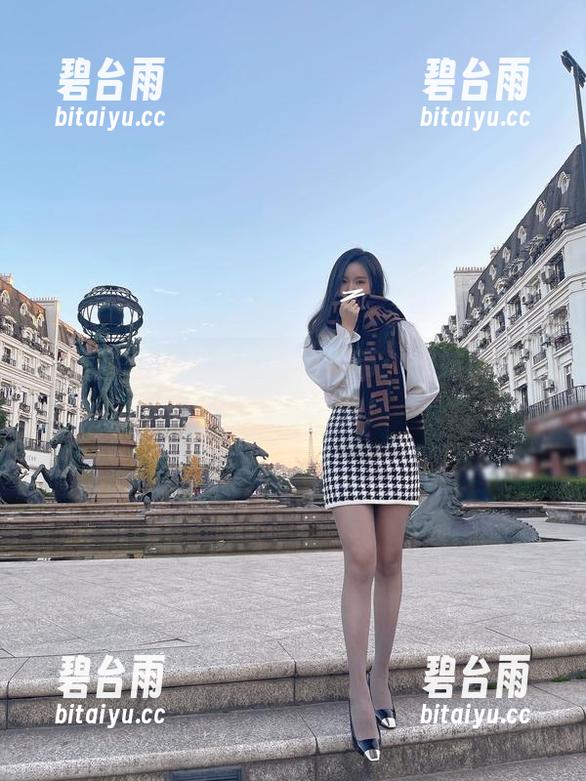 微密圈 - 私拍里的黑色绑带：软妹小九九玩得真心带劲！