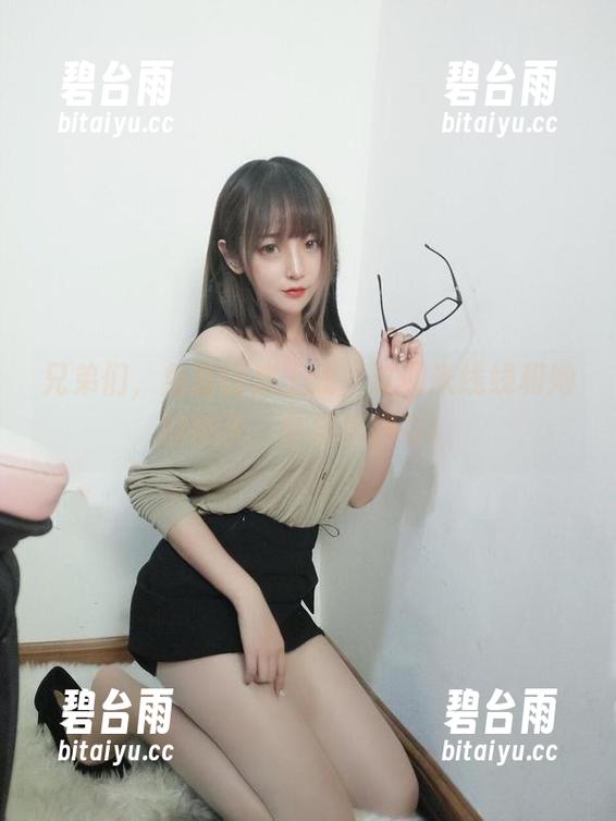 兄弟们，免费图集上线，过期米线线和她的妹子，你值得拥有！