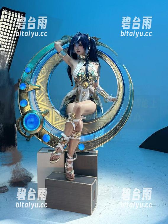 阿薰kaOri的蓝色奶油蛋糕合集，理论上应该适合甜品控，但这真让人分心。
