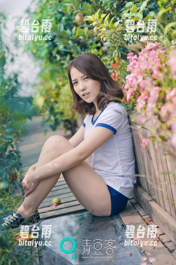 青豆客 - 跟徐妍馨Mandy学白色穿搭：这图片教会我白色也是一种宝贵的资源！