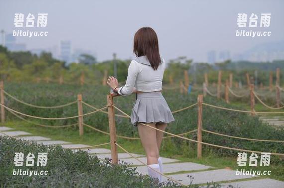 魔镜街拍 - 图册里的空旷，凯恩的雨季一去不复返，留下余温