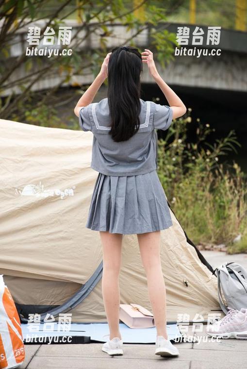 魔镜街拍 - 无圣光蓝色泳衣合集，芝芝的每个姿态都让我有些恍惚。
