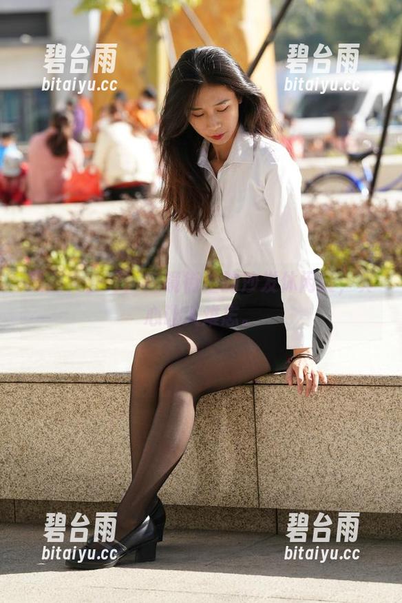 原图大公开：魔镜街拍的沙发休闲装，真心让人难忘。
