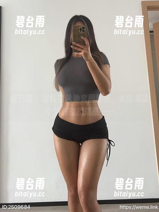 微密圈 - 黑饱宝泳池套图精选，水的流动中悄然的撩拨感……